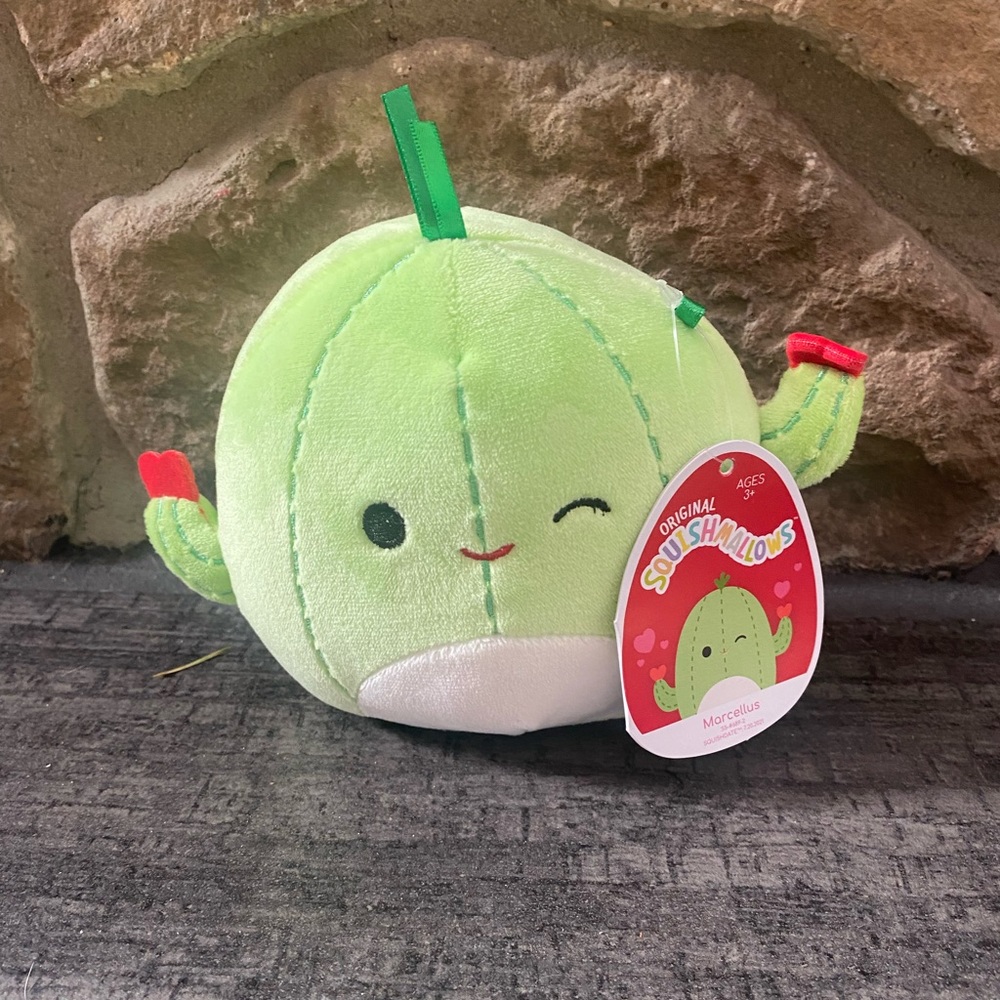 Marcellus valentine squishmallow